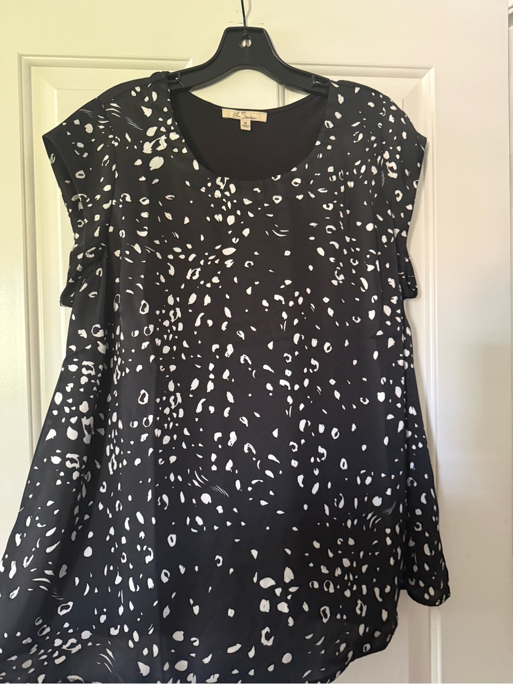 Les Serein Black & White Printed Women's Top